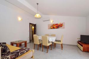 Apartments Komadina 596