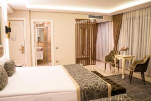 Deluxe Double or Twin Room room in Beethoven Premium Hotel
