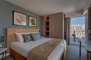 Deluxe Double or Twin Room with Balcony room in 123 MAINSTREET boutique hotel