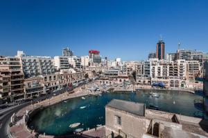Deluxe Double Room with Sea View room in 123 MAINSTREET boutique hotel