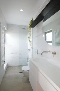 Amazing Suite at Glyfada with sea view & jacuzzi