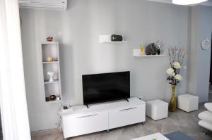 One-Bedroom Apartment room in Modern Summer Apartment