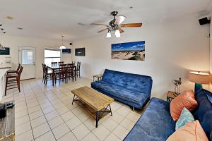 Three-Bedroom Apartment room in Island Escape - Pool Hot Tub - 1 Block to Beach condo