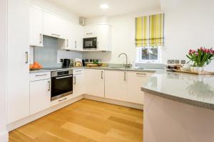 Apartment by the beach, sea views