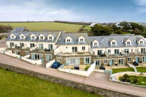 Apartment by the beach, sea views