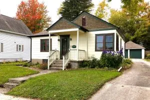 Cozy Cedarburg House - Walk to Historic Downtown! - Mequon