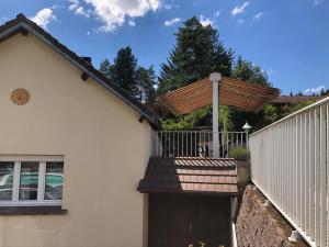 Maisons de vacances Maison/Gite familial dans le Jura a 200m du lac avec piscine privee : photos des chambres