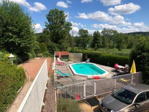 Maisons de vacances Maison/Gite familial dans le Jura a 200m du lac avec piscine privee : photos des chambres