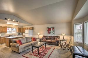 Quiet Sequim Home - Walk to Dining and Festivals!