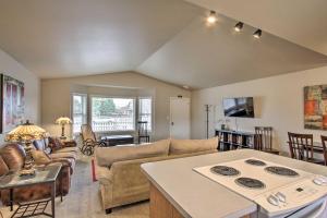 Quiet Sequim Home - Walk to Dining and Festivals!