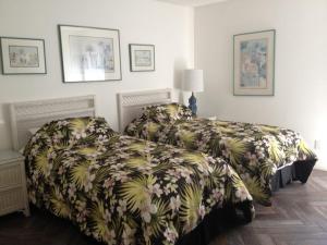 Three-Bedroom Apartment room in Blind Pass Condo C103 on beautiful Sanibel Island