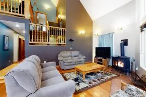 Breathtaking Hyak Home - Snoqualmie Pass