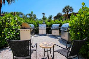 Apartment room in Enjoy sunsets at Sanibel's hidden gem resort condo - Blind Pass E201