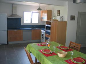 Appartements Les Romarins : Appartement - Vue sur Jardin