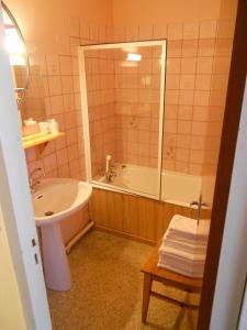 Hotels Hotel L'Oree du Bois : Chambre Quadruple