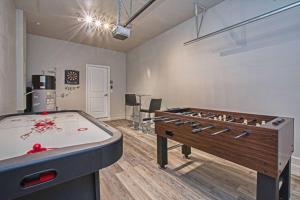 Comfortable Spacious-6 Bed Pool Home - 1675Str