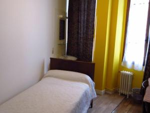 Single Room with Shared Bathroom and Shared Toilet room in Hotel d'Orléans Paris Gare de l'Est