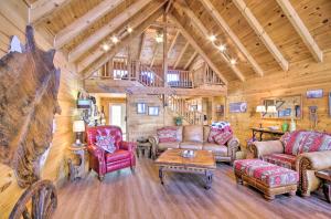 Large Cabin with Deck Overlooking Norfork Lake!