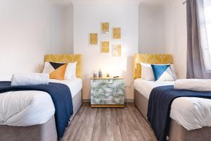 Work-Ready Stay - Central - Parking & Smart TVs