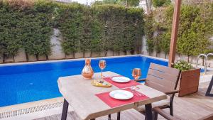 Rebetiko Hotel