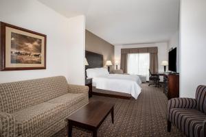 King Suite - Non-Smoking room in Holiday Inn Express Hotel & Suites Lander an IHG Hotel