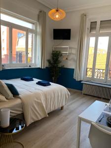 Roubaix Lille private shower & Netflix