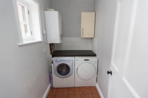 NEW Bespoke 2 BED Town Centre Serviced Apartment