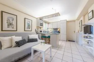 Amazing Apartment Pallini - Near Airport & Metro - Leondárion