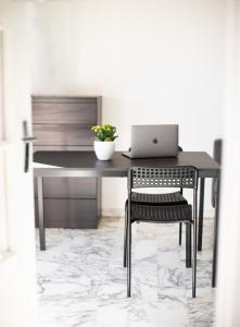 Studio with terrace and sea view, 10 min to the beach