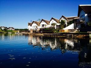 CANAL HOUSE: waterfront property to rent