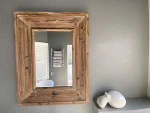 CANAL HOUSE: waterfront property to rent