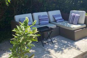 Monmouth House Lyme Regis, Up to 16 guests, dog friendly, garden, hot tub