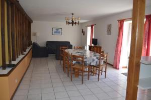 B&B / Chambres d'hotes Logis de Chezelles : Maison 4 Chambres