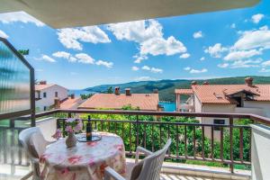 Apartments Pino Rabac