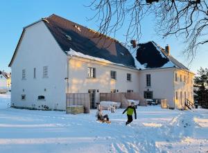 FarmHouse Eckartsberg im Zittauer Gebirge - Ferienwohnung mit 2 Schlafzimmern, Terrasse und WALLBOX
