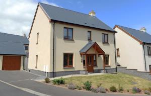 Four-Bedroom House room in Coppins Park