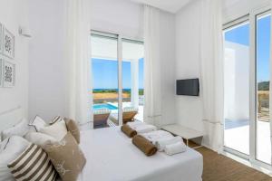 Seashore Villa - Luxury Beachfront - Pool & Sea View