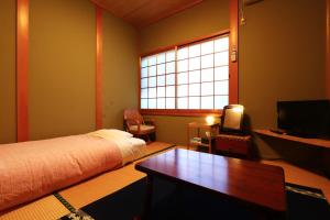 Single Room with Tatami Floor with Shared Bathroom