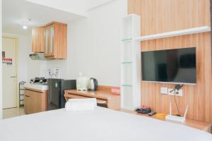 Cozy Living Studio Apartment M-Town Residence By Travelio