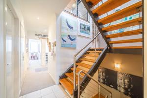 Saltwater 5 - sleeps 8 - close to Main Beach