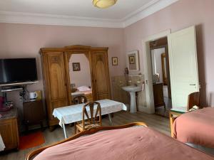 Chambre Gentiane 2 à 3 personnes wifi sdb partagée