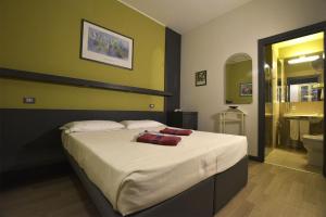 Double Room with Balcony and Sea View
