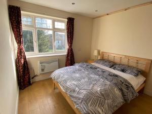 1-Bed unit 10 minute drive from Hellfire Caves