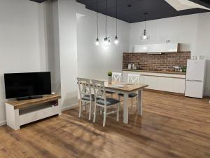 Apartament Rynek 13 z parkingiem - Centrum Bochni