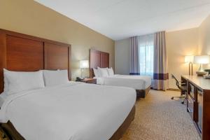 Queen Room with two Queen Beds - Non -Smoking room in Comfort Inn Mechanicsburg – Harrisburg South