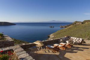 The Charming Waterfront Retreat, with direct access to the sea, ideal for large families,  Kea Greece