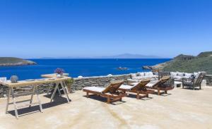 The Charming Waterfront Retreat, with direct access to the sea, ideal for large families,  Kea Greece