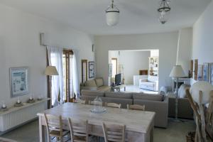 The Charming Waterfront Retreat, with direct access to the sea, ideal for large families,  Kea Greece