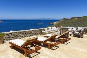 The Charming Waterfront Retreat, with direct access to the sea, ideal for large families,  Kea Greece