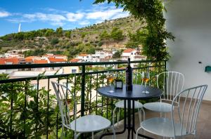 Apartments Leut 80m from the Sea